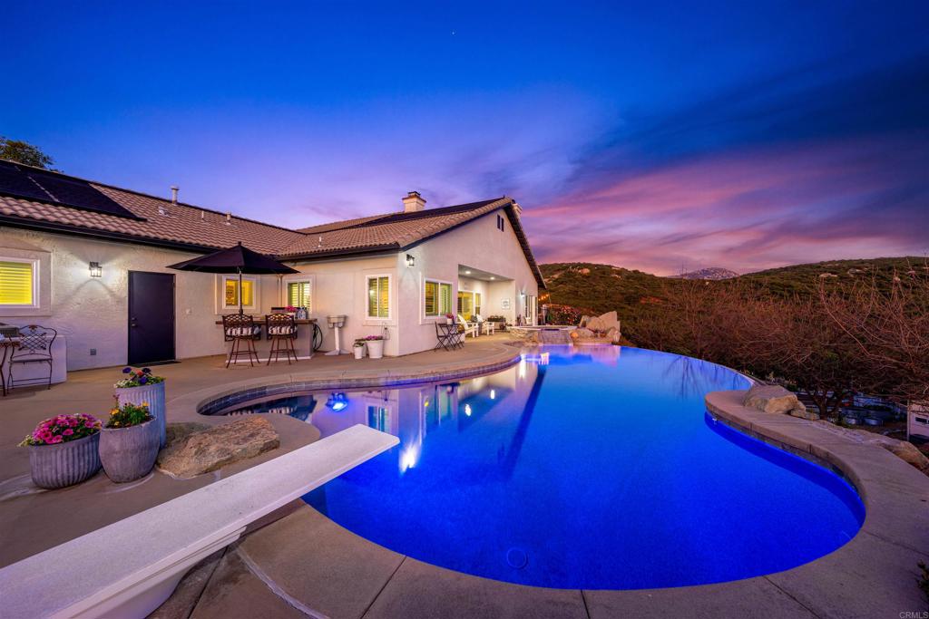 2136 Camino Christina