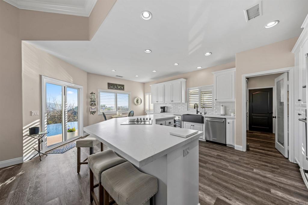 2136 Camino Christina