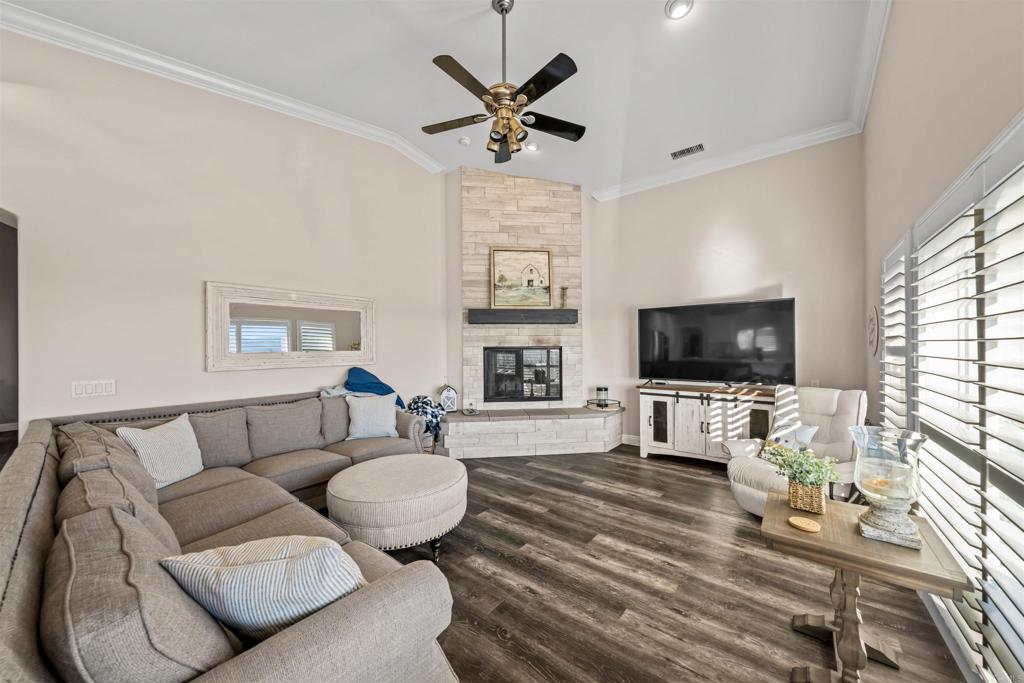 2136 Camino Christina