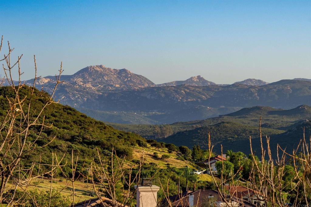 2136 Camino Christina