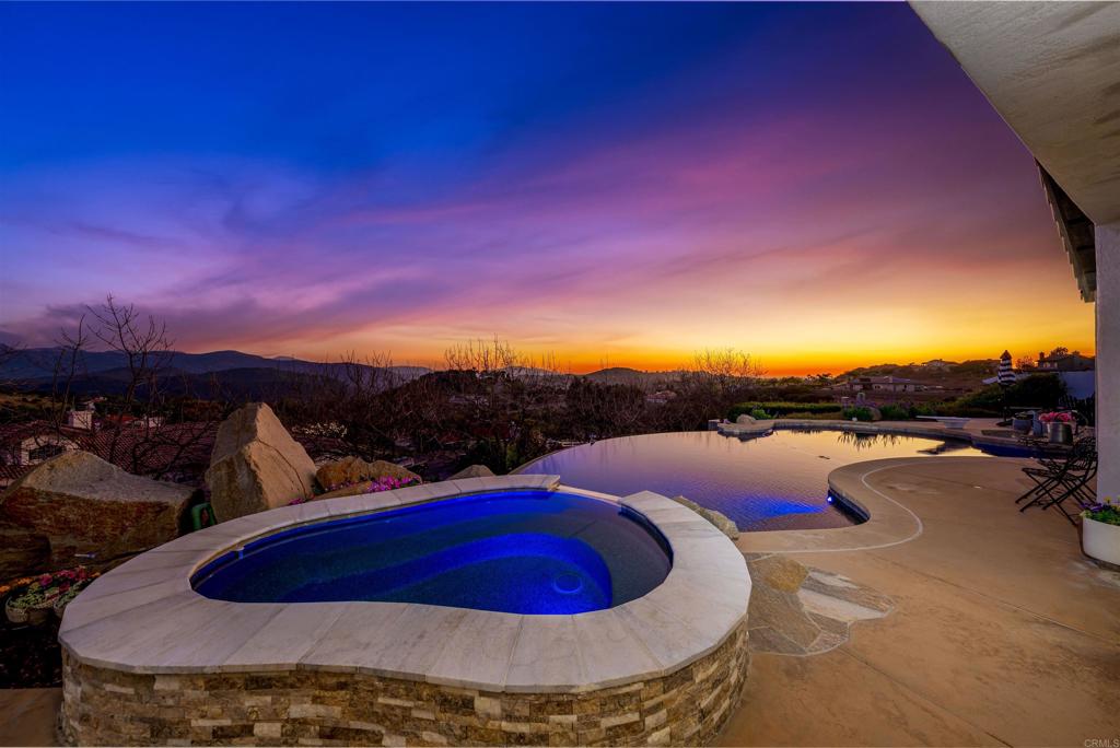 2136 Camino Christina