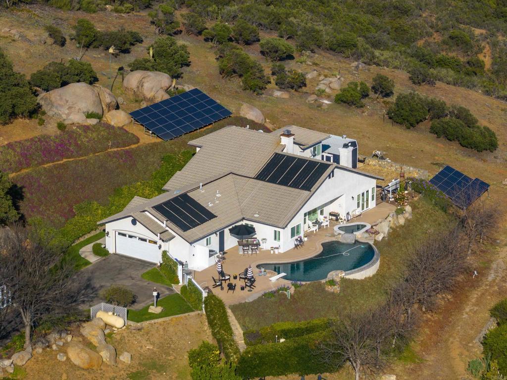 2136 Camino Christina