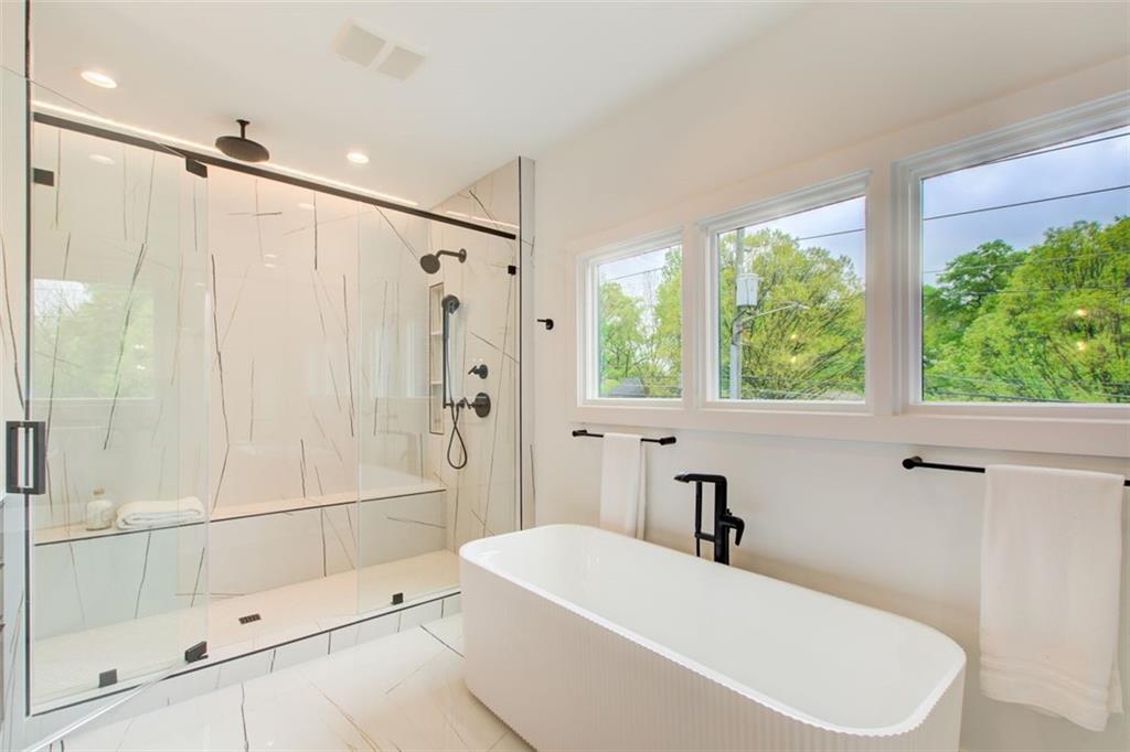 1142 Boulevard Drive NE