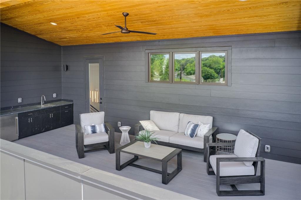 1142 Boulevard Drive NE