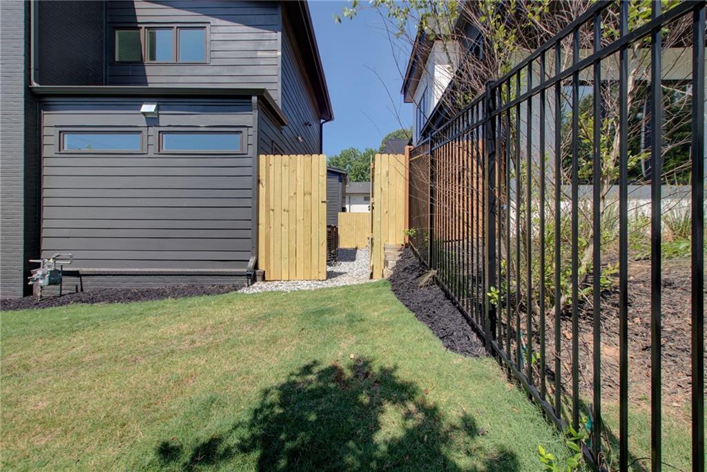 1142 Boulevard Drive NE