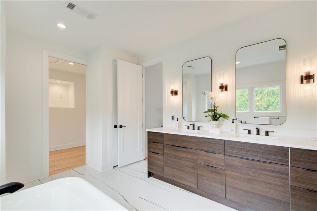 1142 Boulevard Drive NE