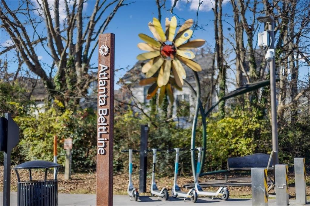 1142 Boulevard Drive NE