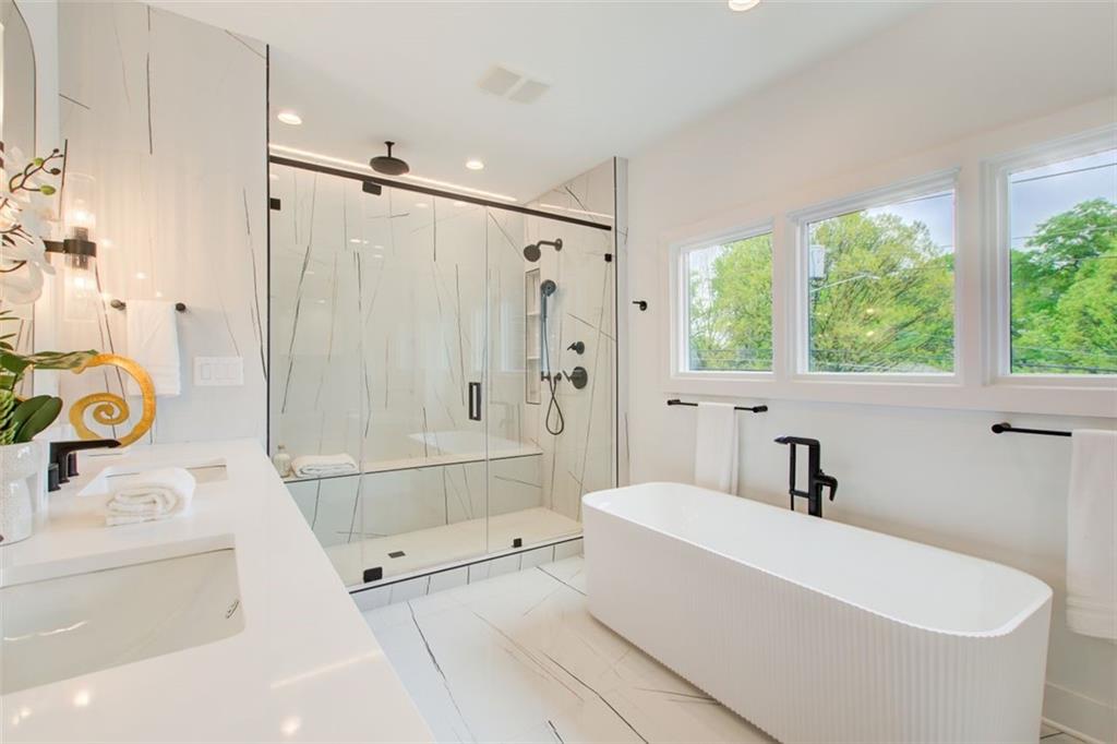 1142 Boulevard Drive NE