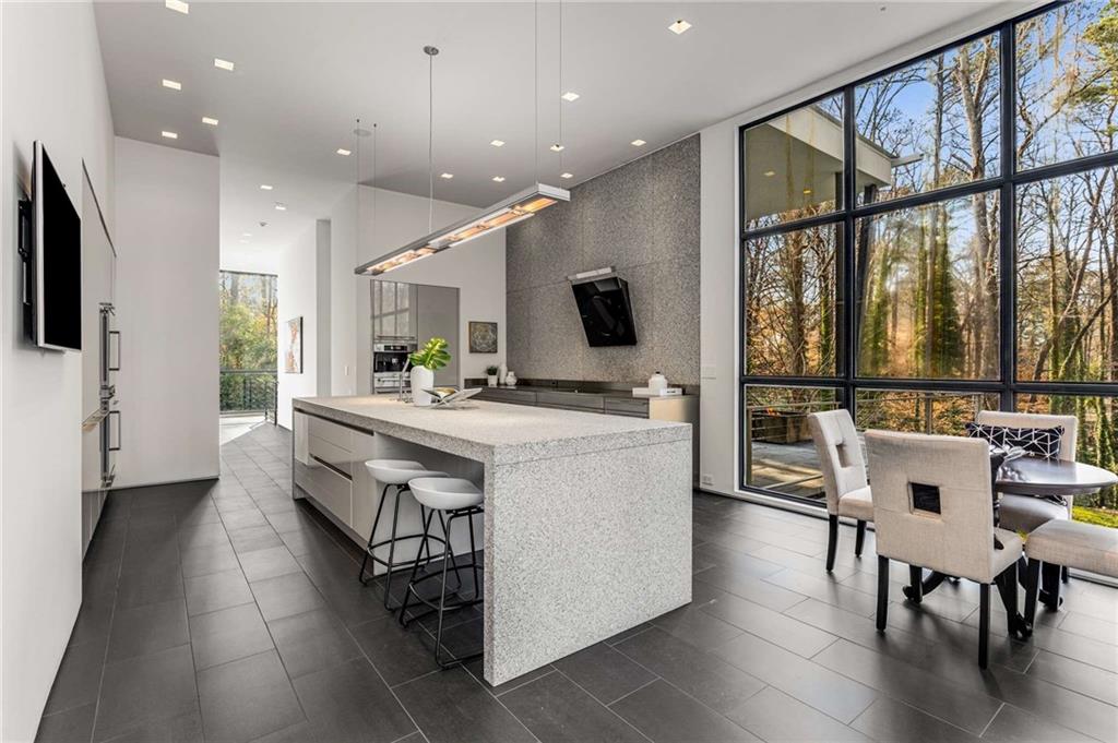 3184 WOOD VALLEY Road NW