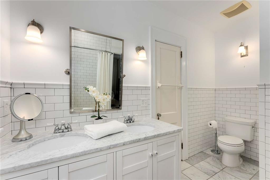 1272 OAKDALE Road NE