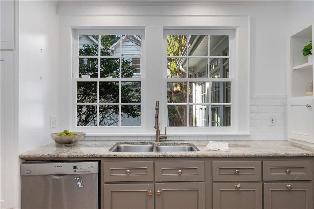 1272 OAKDALE Road NE