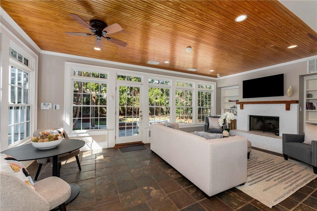 1272 OAKDALE Road NE