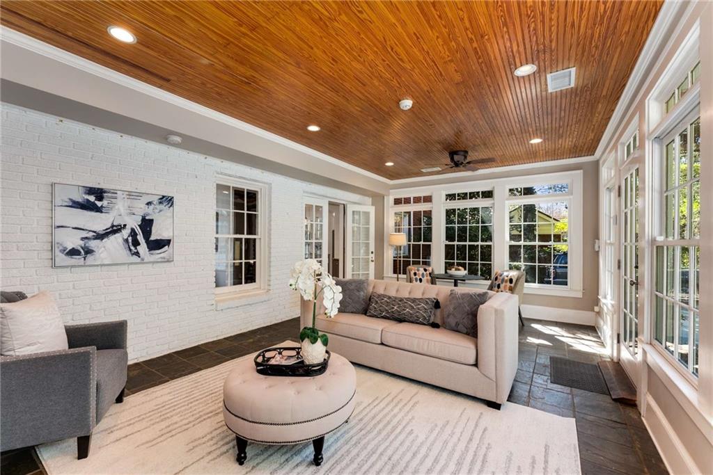 1272 OAKDALE Road NE