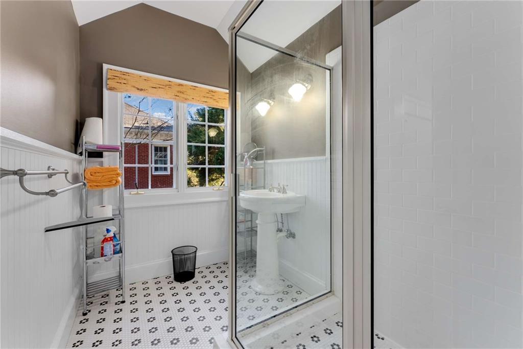 1272 OAKDALE Road NE