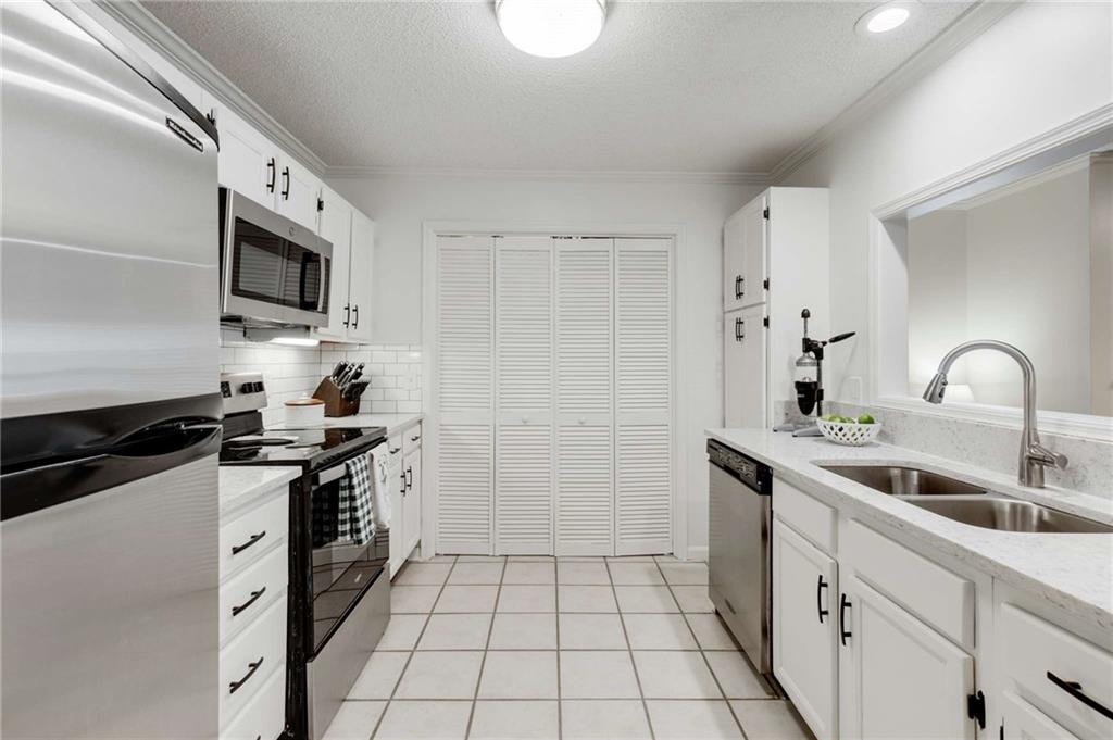 402 BAINBRIDGE Drive