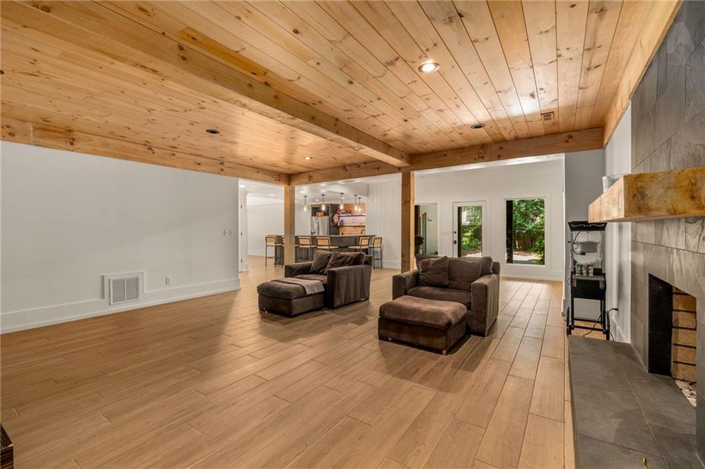 3833 BYRNWYCK Place NE