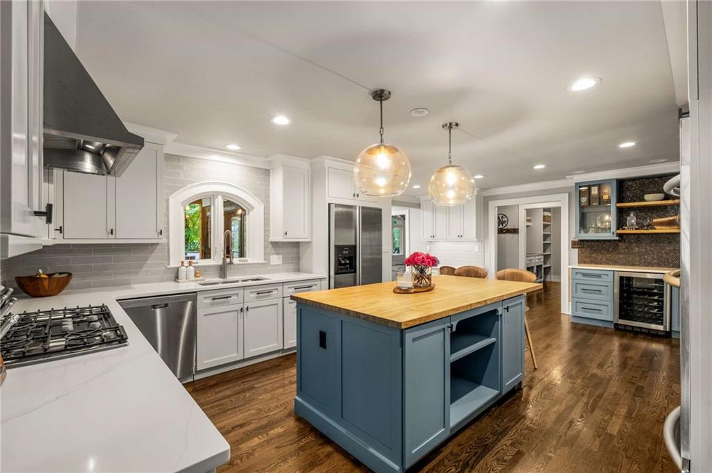 3833 BYRNWYCK Place NE