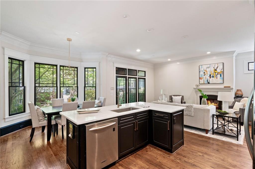 34 PEACHTREE Circle NE