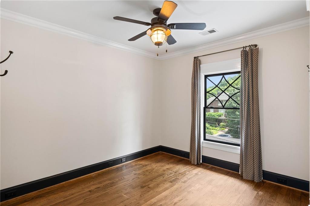 34 PEACHTREE Circle NE