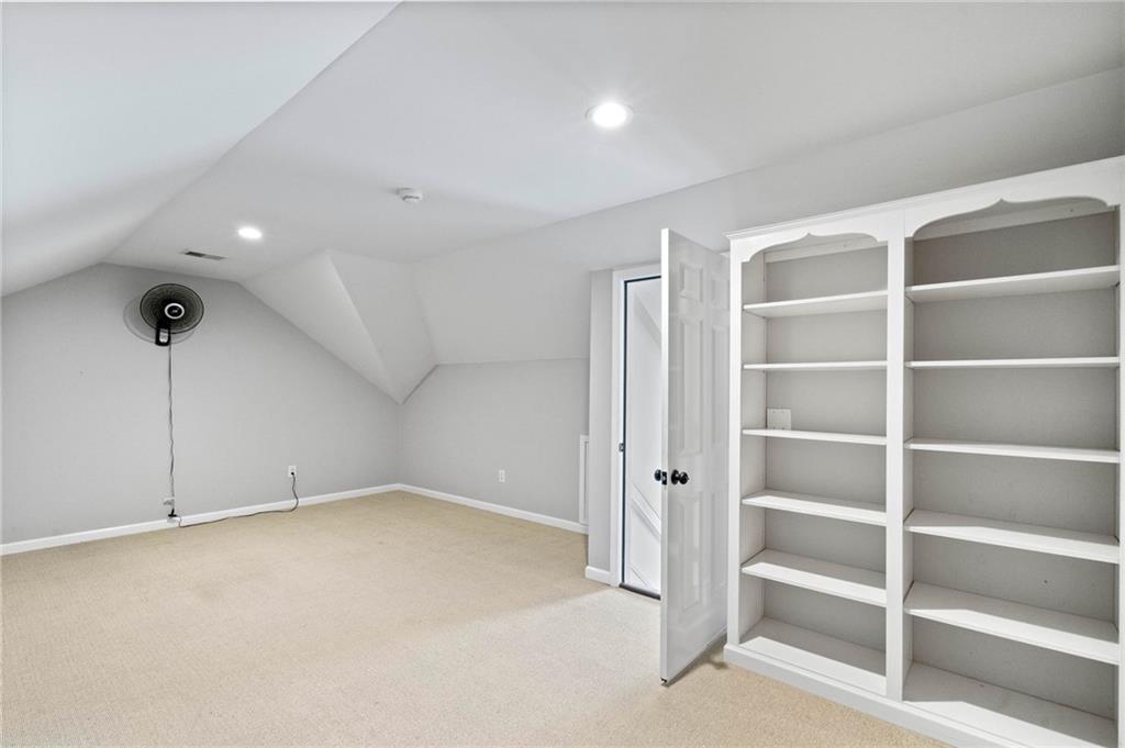 34 PEACHTREE Circle NE