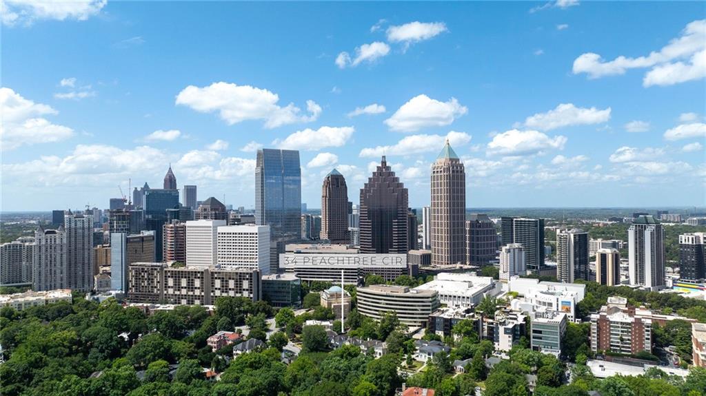 34 PEACHTREE Circle NE