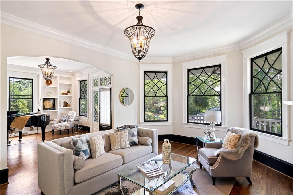 34 PEACHTREE Circle NE