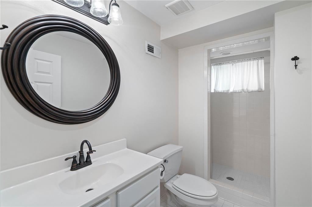 34 PEACHTREE Circle NE