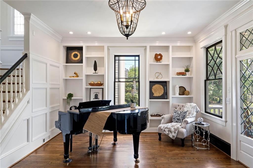 34 PEACHTREE Circle NE