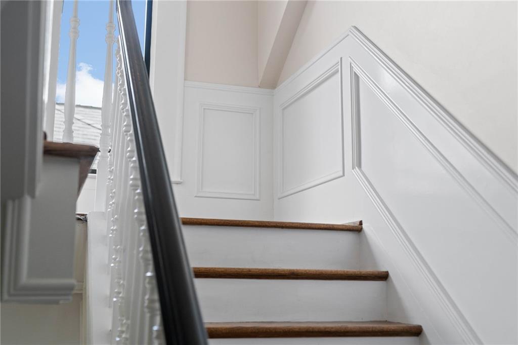 34 PEACHTREE Circle NE