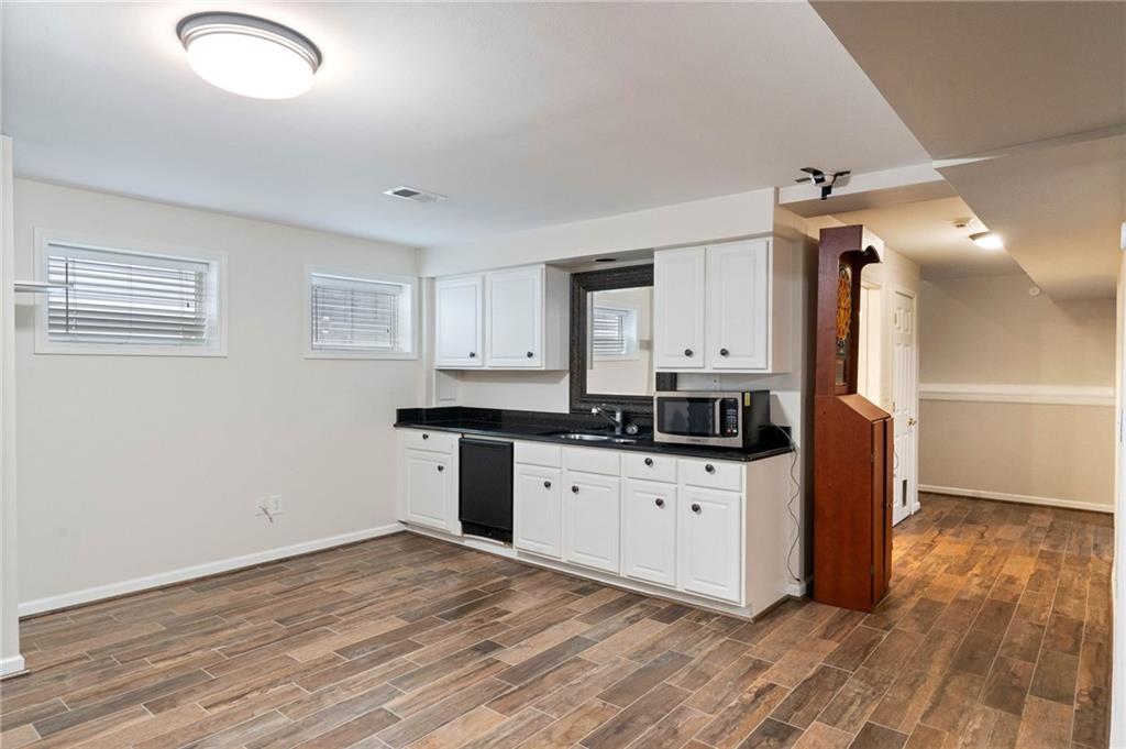 34 PEACHTREE Circle NE