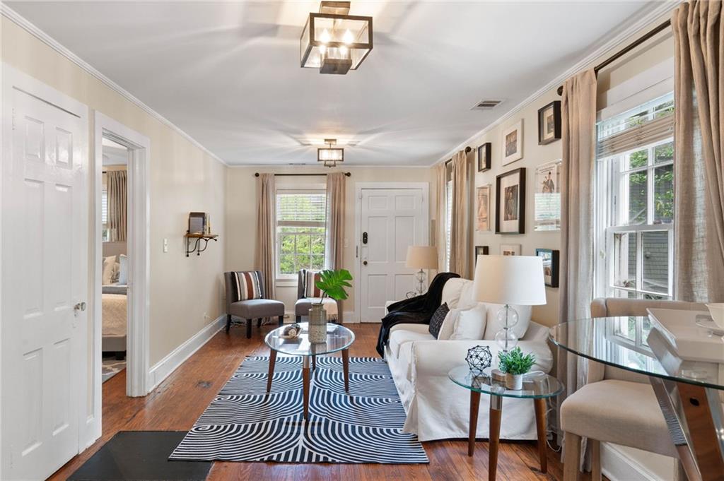 34 PEACHTREE Circle NE