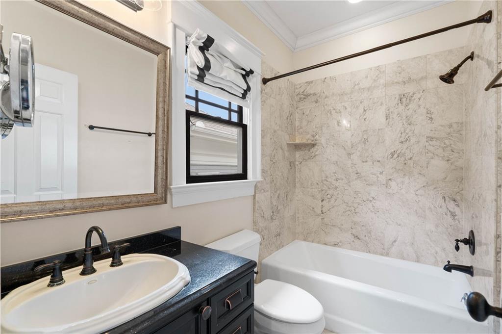 34 PEACHTREE Circle NE