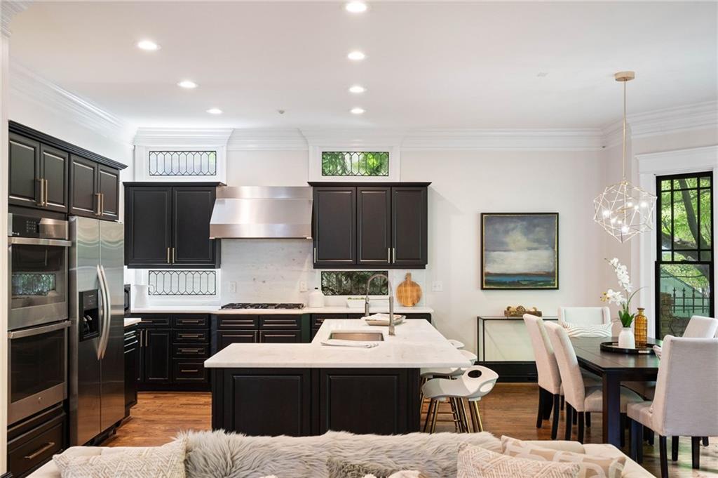 34 PEACHTREE Circle NE