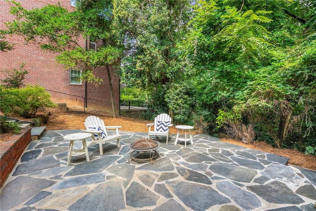 2323 SHENANDOAH Avenue NE