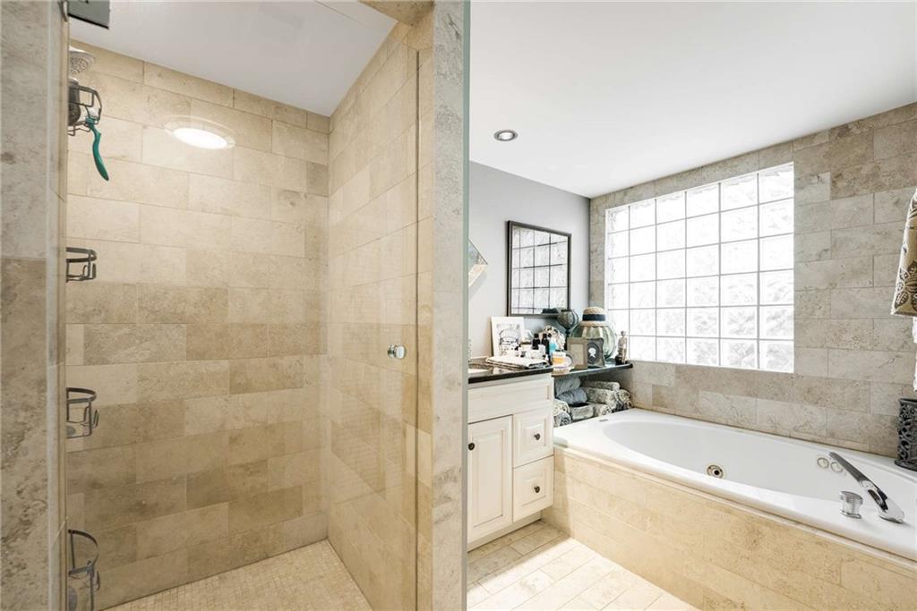 2323 SHENANDOAH Avenue NE