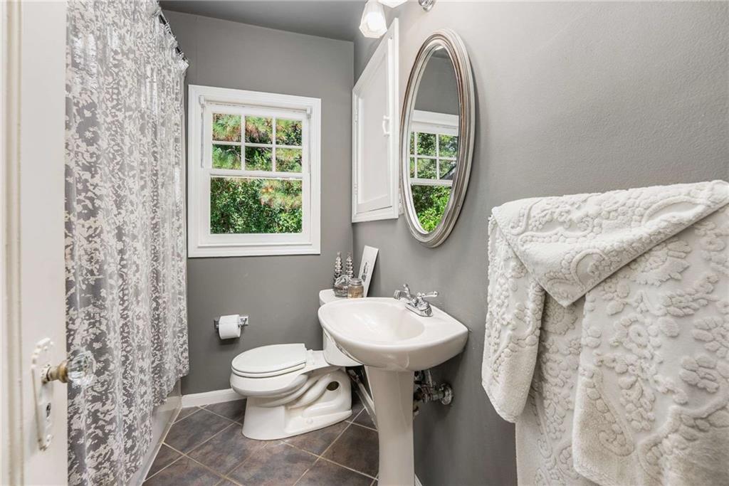 2323 SHENANDOAH Avenue NE