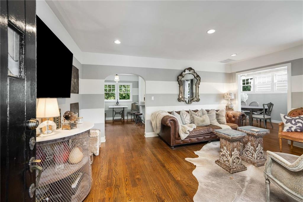 2323 SHENANDOAH Avenue NE