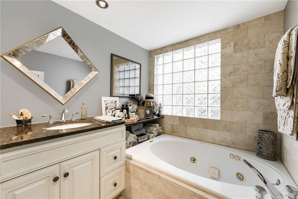 2323 SHENANDOAH Avenue NE