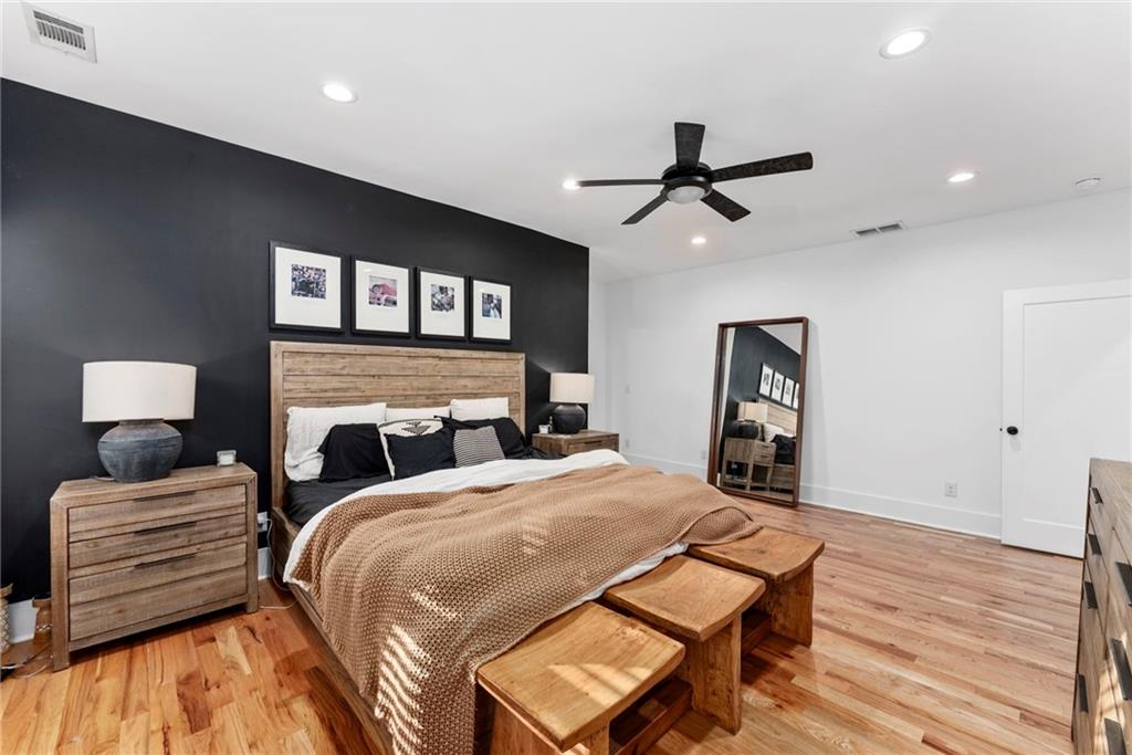 210 LOCUST Street NE