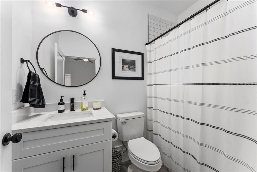 210 LOCUST Street NE