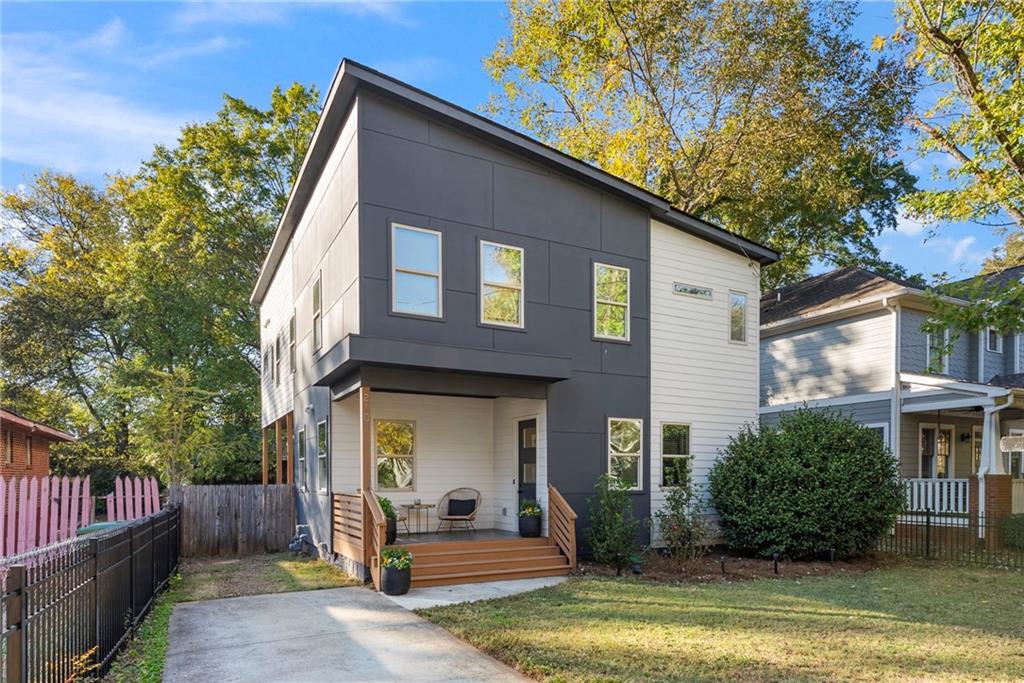 210 LOCUST Street NE