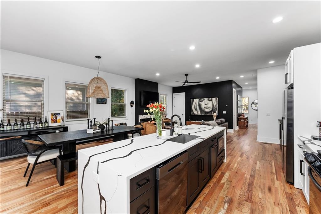 210 LOCUST Street NE