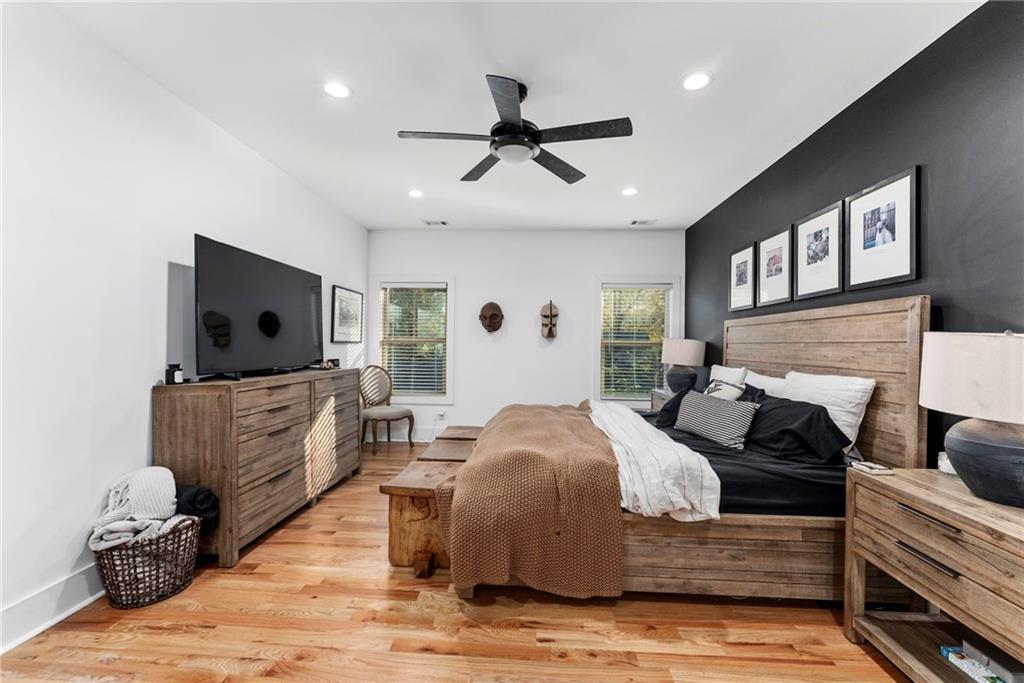 210 LOCUST Street NE