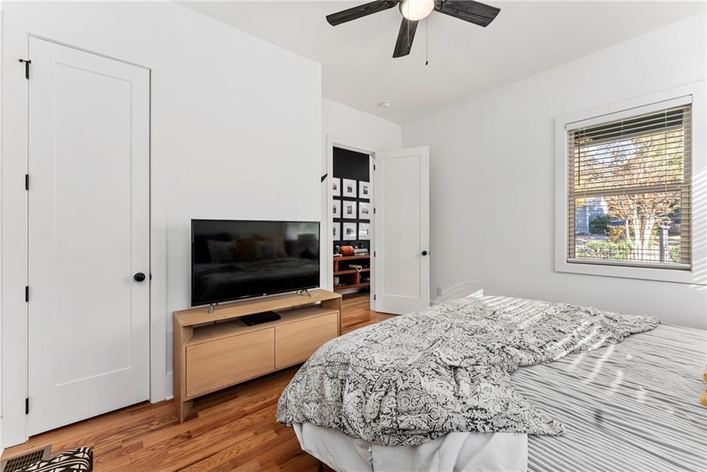 210 LOCUST Street NE