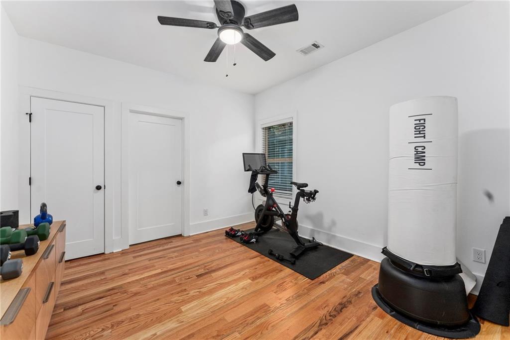 210 LOCUST Street NE