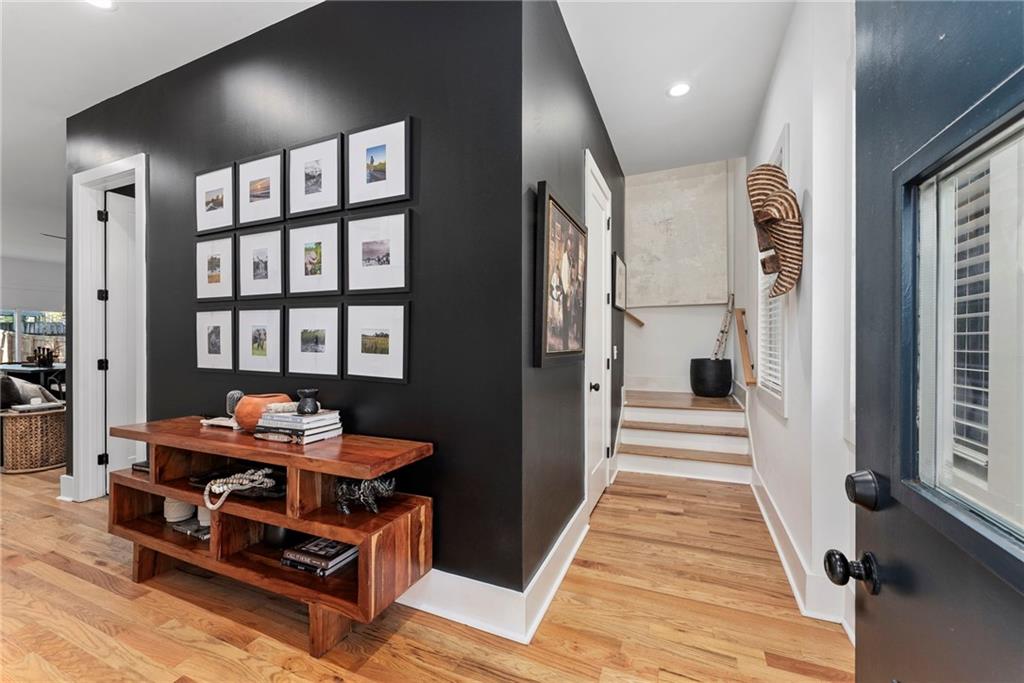 210 LOCUST Street NE