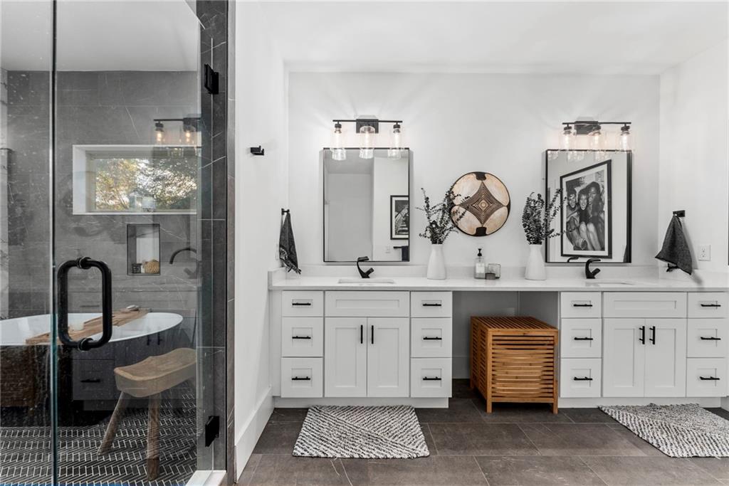 210 LOCUST Street NE