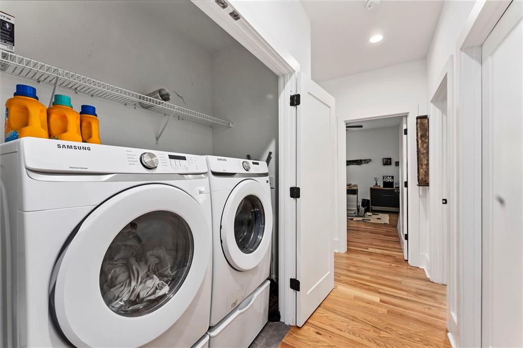 210 LOCUST Street NE