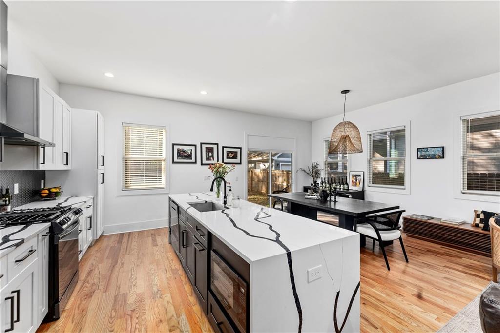 210 LOCUST Street NE