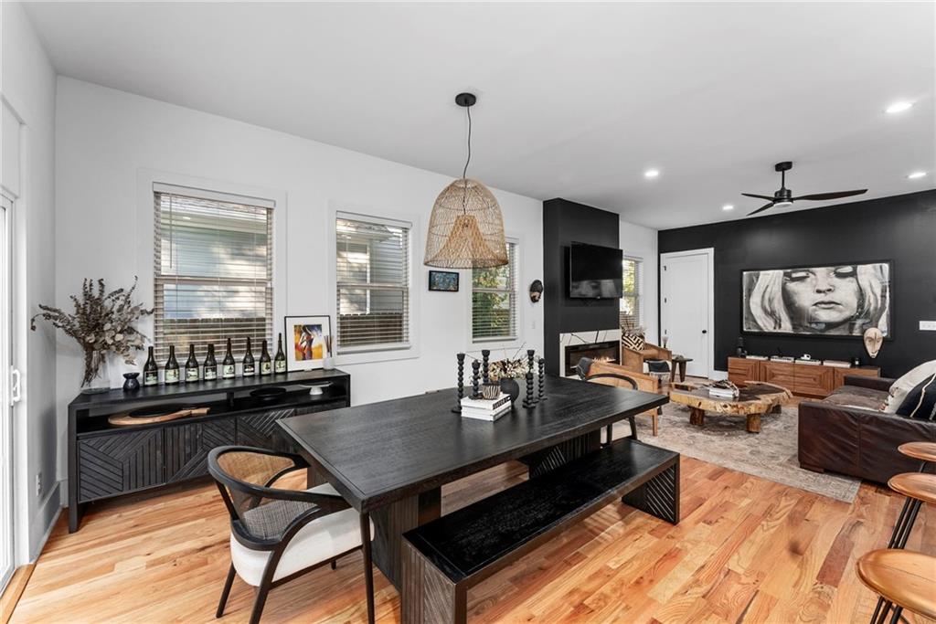 210 LOCUST Street NE